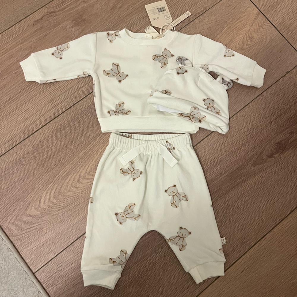 Adorable Teddy Bear Baby Outfit NWT!
